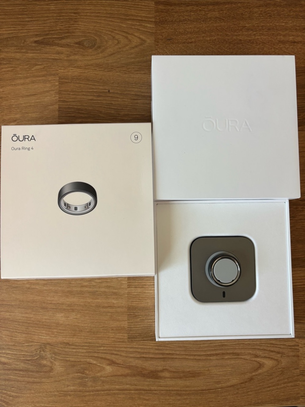 OURA RING STEALTH GRAY SIZE 9 WITH BOX AND CHARGING BASE DOES NOT HOLD CHARGE